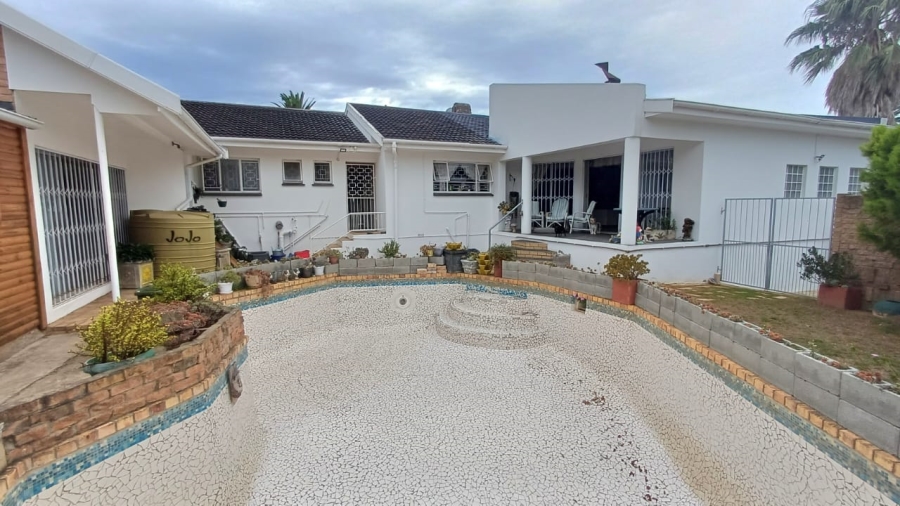 5 Bedroom Property for Sale in Vanes Estate Eastern Cape